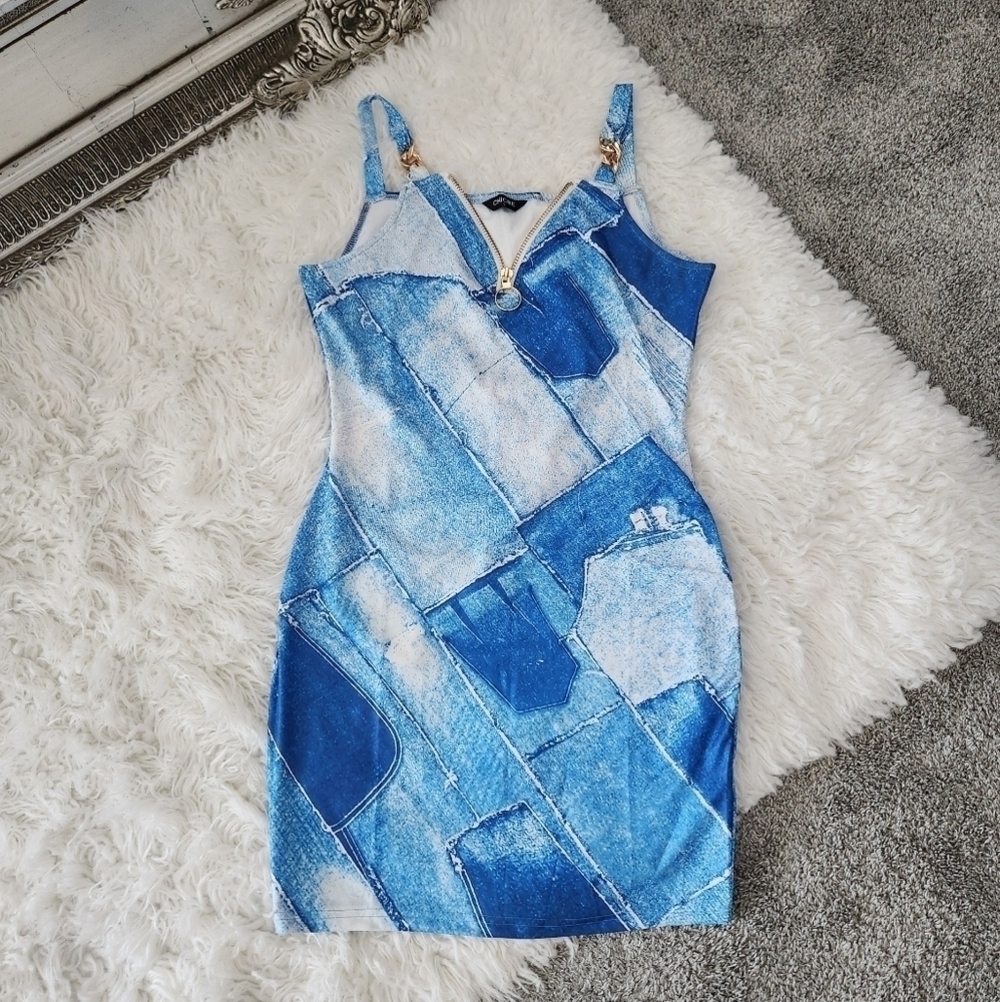 Chic Me Classic Denim-Print Chain-Accented Bodycon Mini Dress with Pocke…